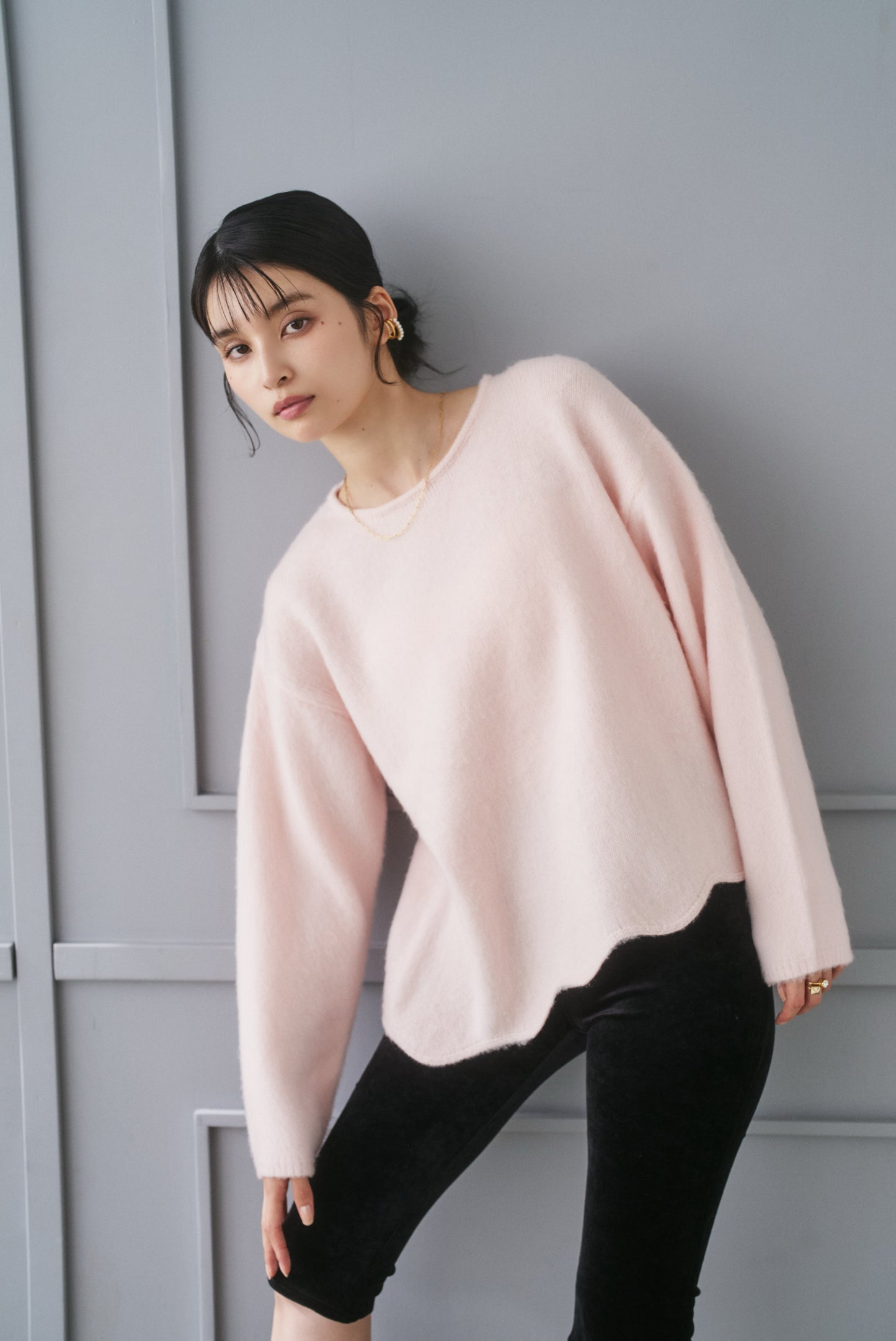 カシミア混アシンメトリースカラップニット