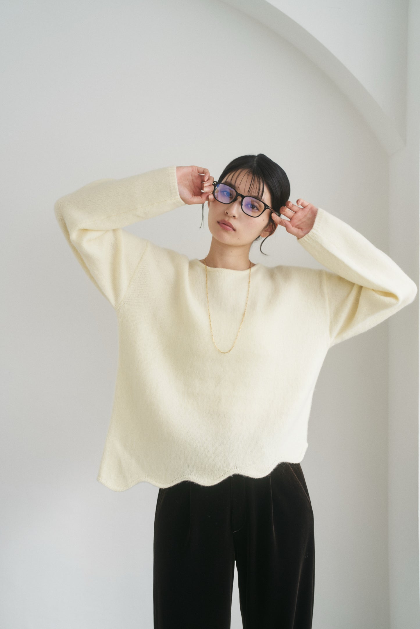 カシミア混アシンメトリースカラップニット