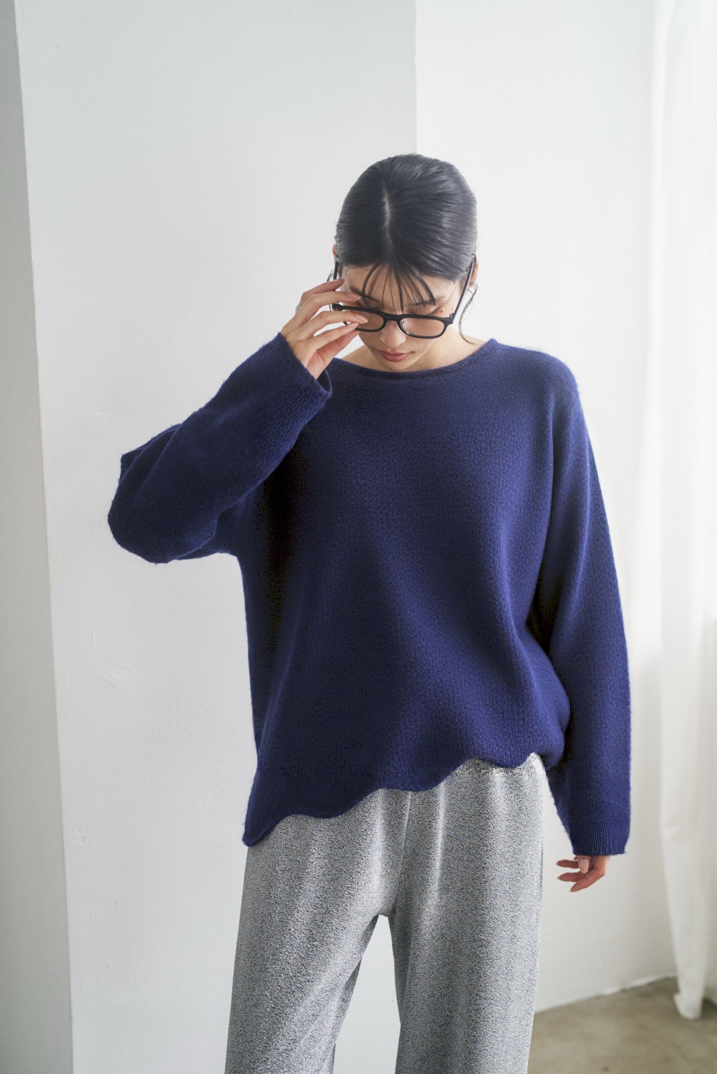 カシミア混アシンメトリースカラップニット