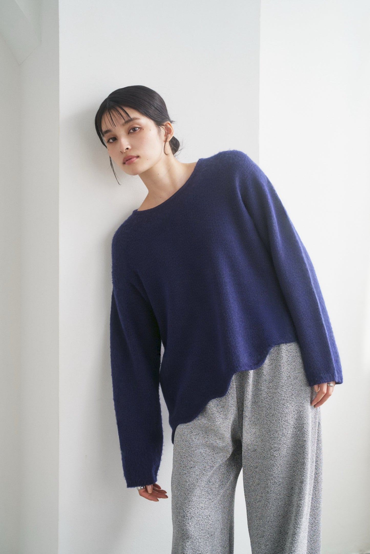 カシミア混アシンメトリースカラップニット