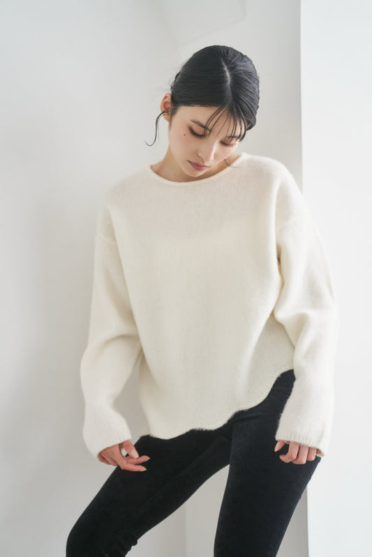 カシミア混アシンメトリースカラップニット