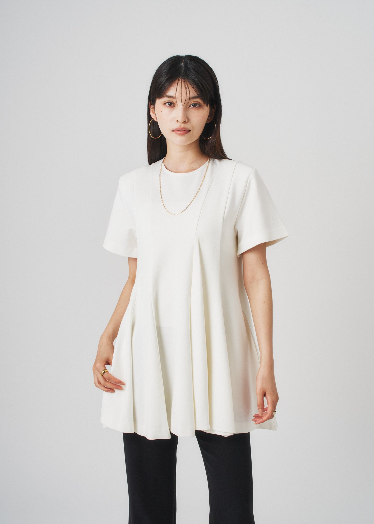 COLOR:WHITE