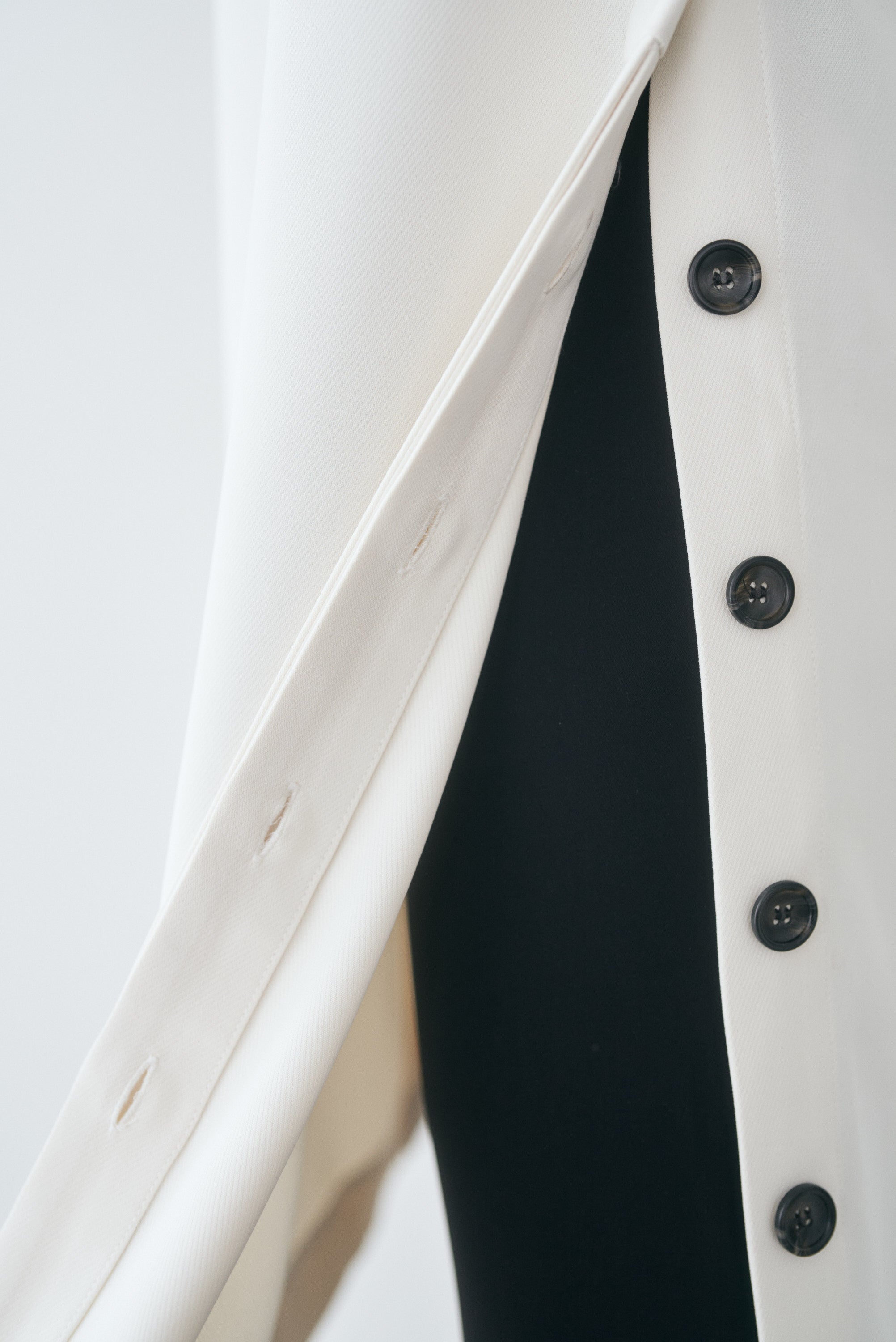 Connse　サイドボタン２wayワンピース　ホワイト Sサイズ サイドボタン2wayワンピース – CONNSE