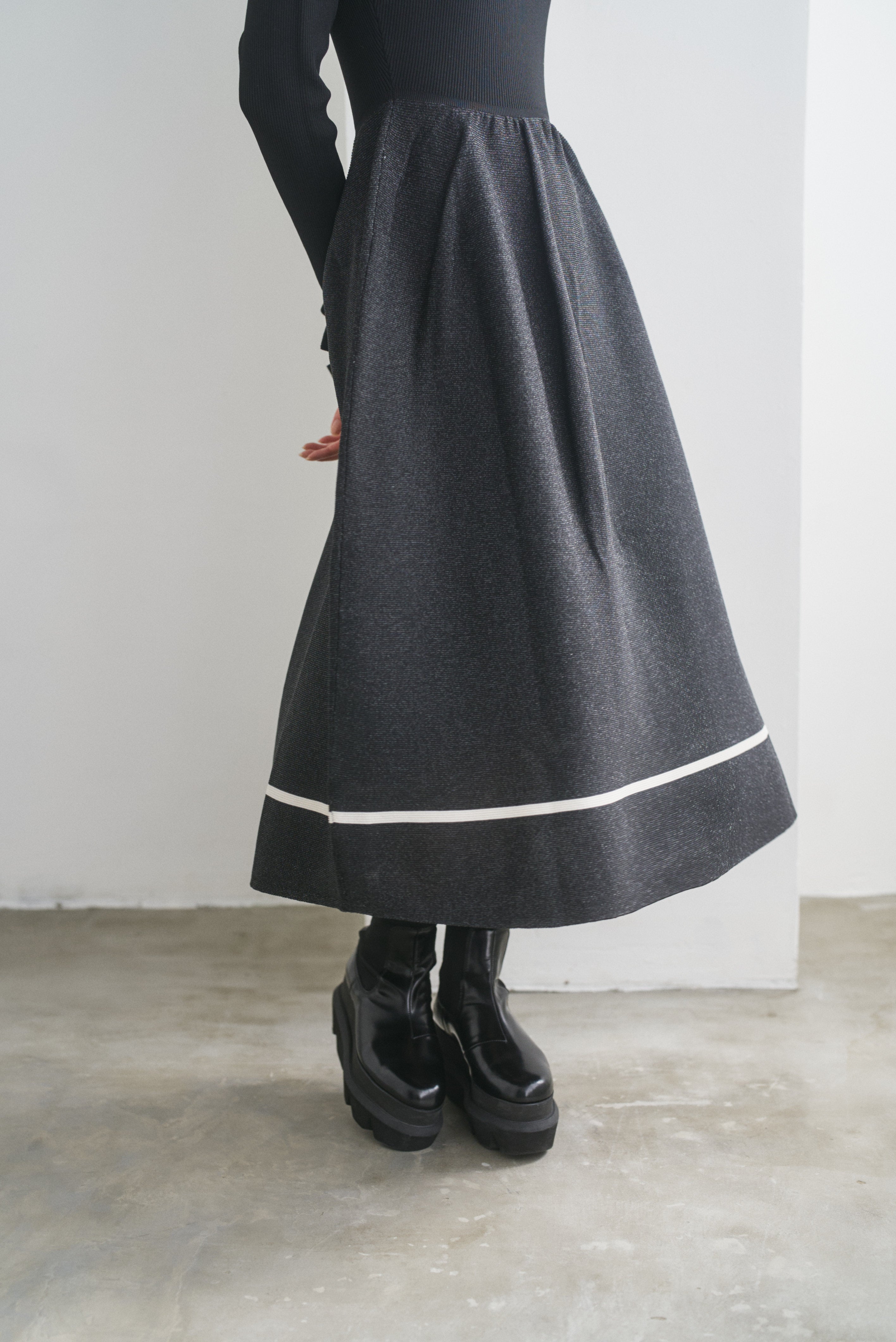 新品タグ付き　CONNSE ラメワンピース ラメワンピース – CONNSE