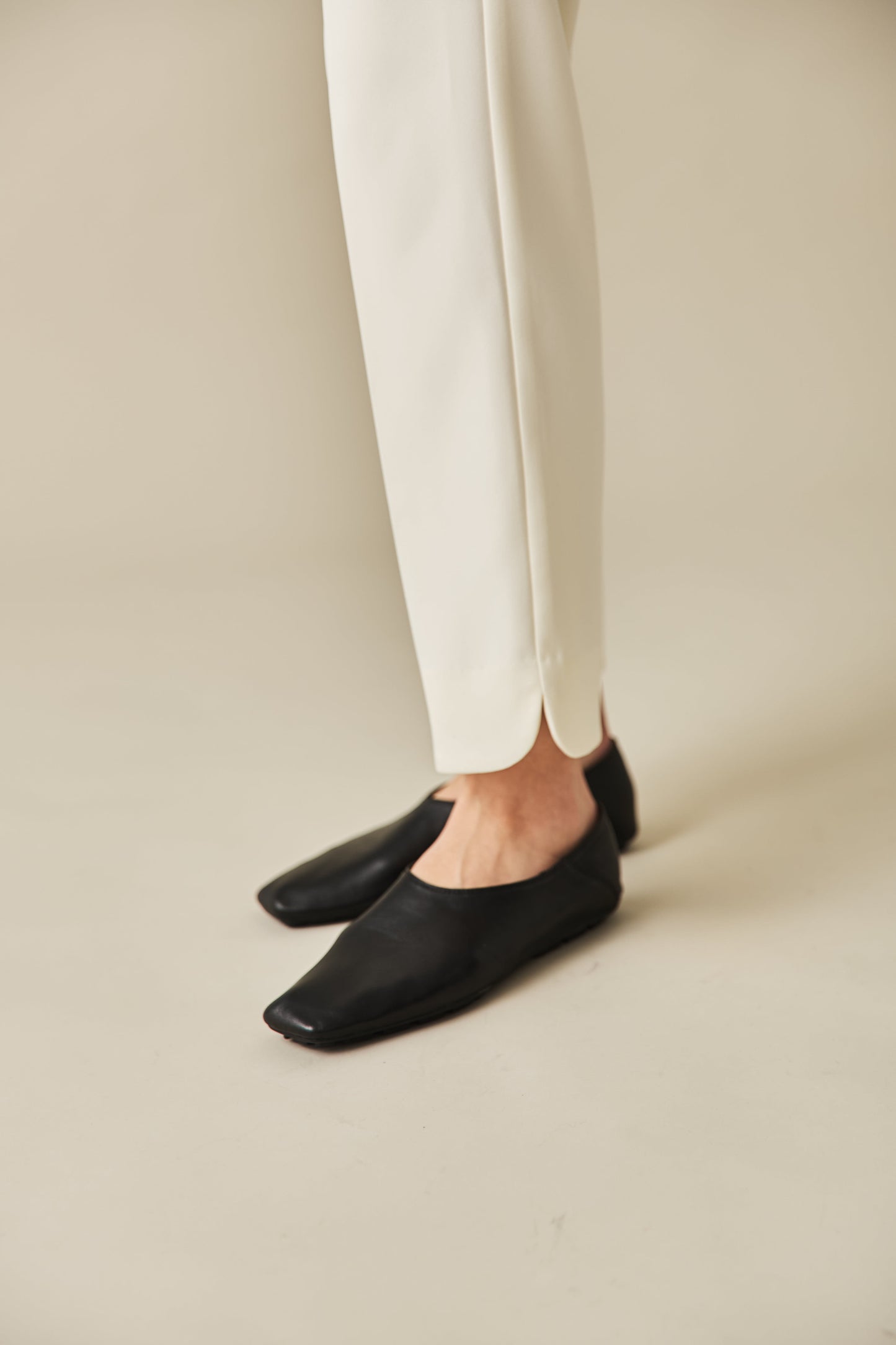 ハイウエストテーパードパンツ