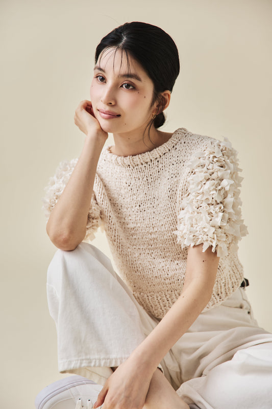 ペタルスリーブニット風トップス