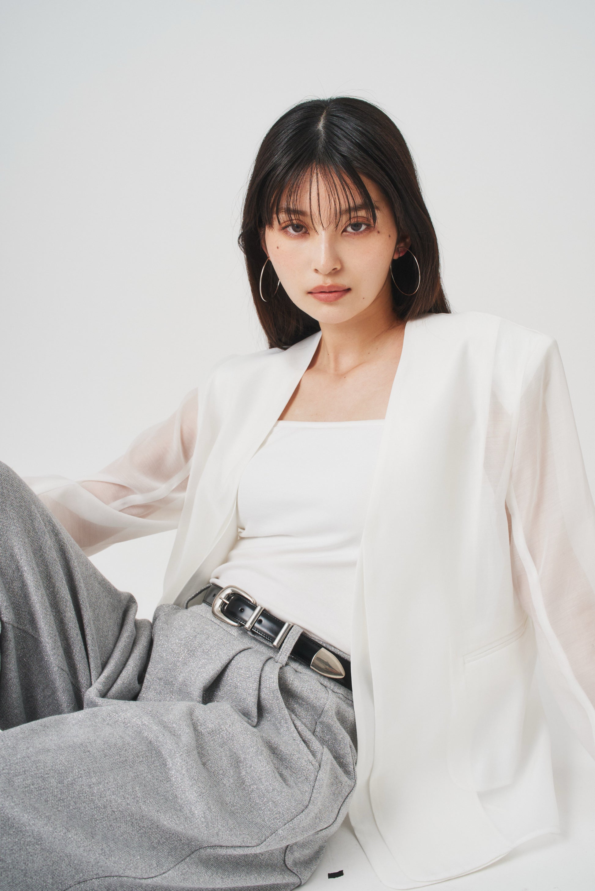 COLOR:WHITE