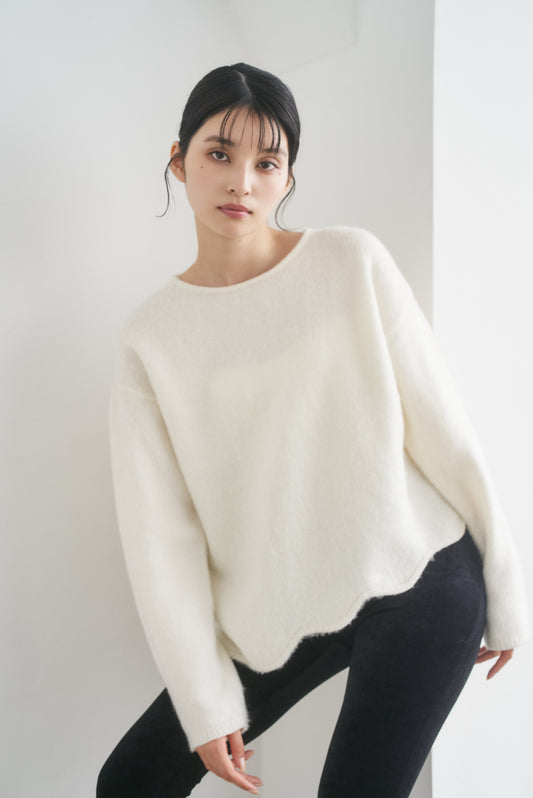 カシミア混アシンメトリースカラップニット