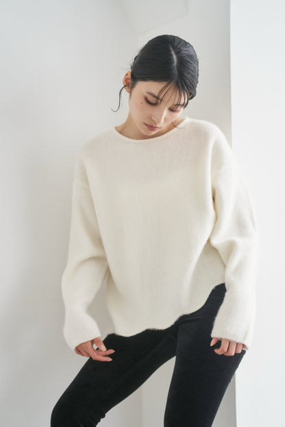 カシミア混アシンメトリースカラップニット
