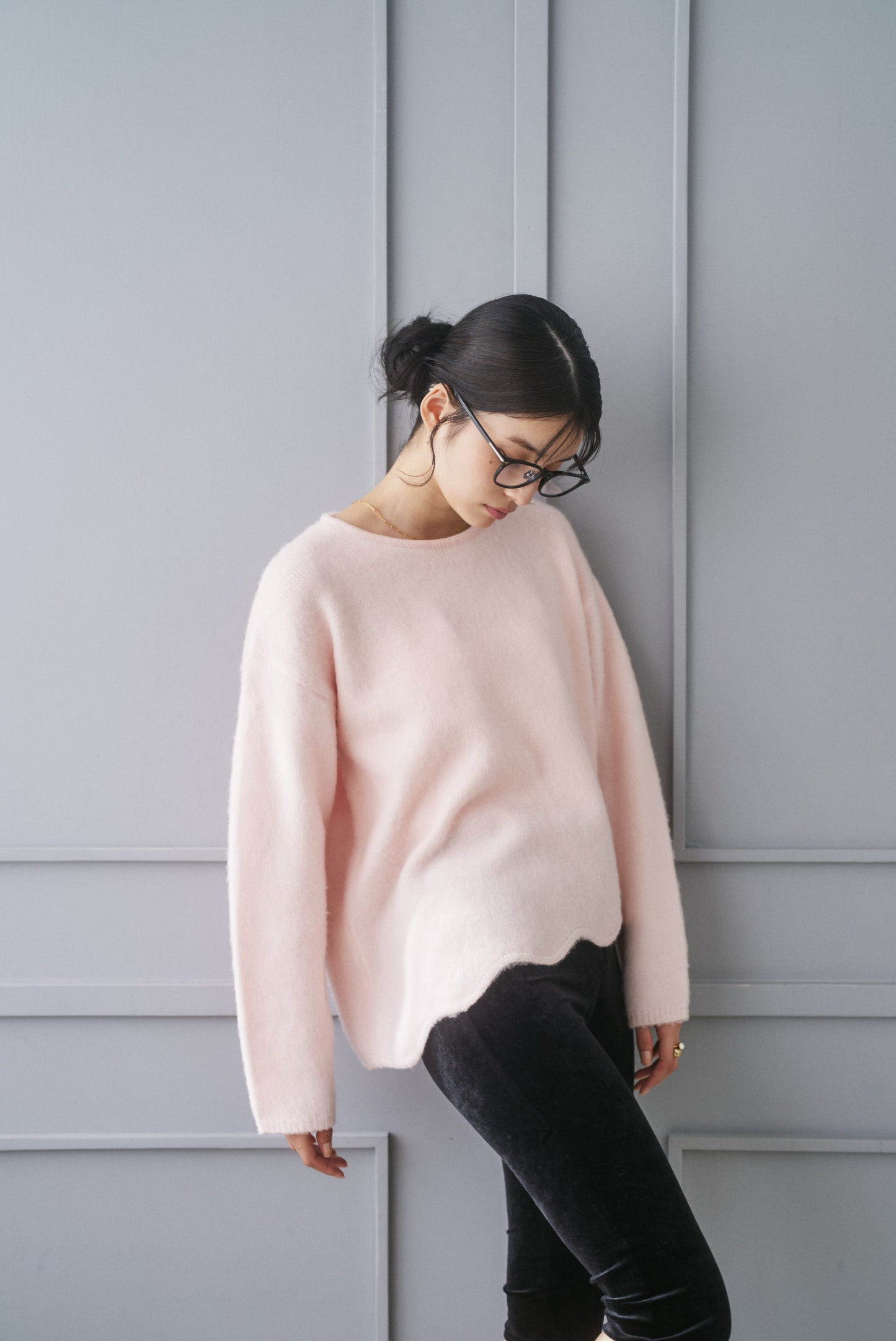 カシミア混アシンメトリースカラップニット