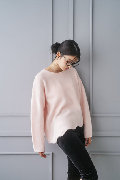 カシミア混アシンメトリースカラップニット