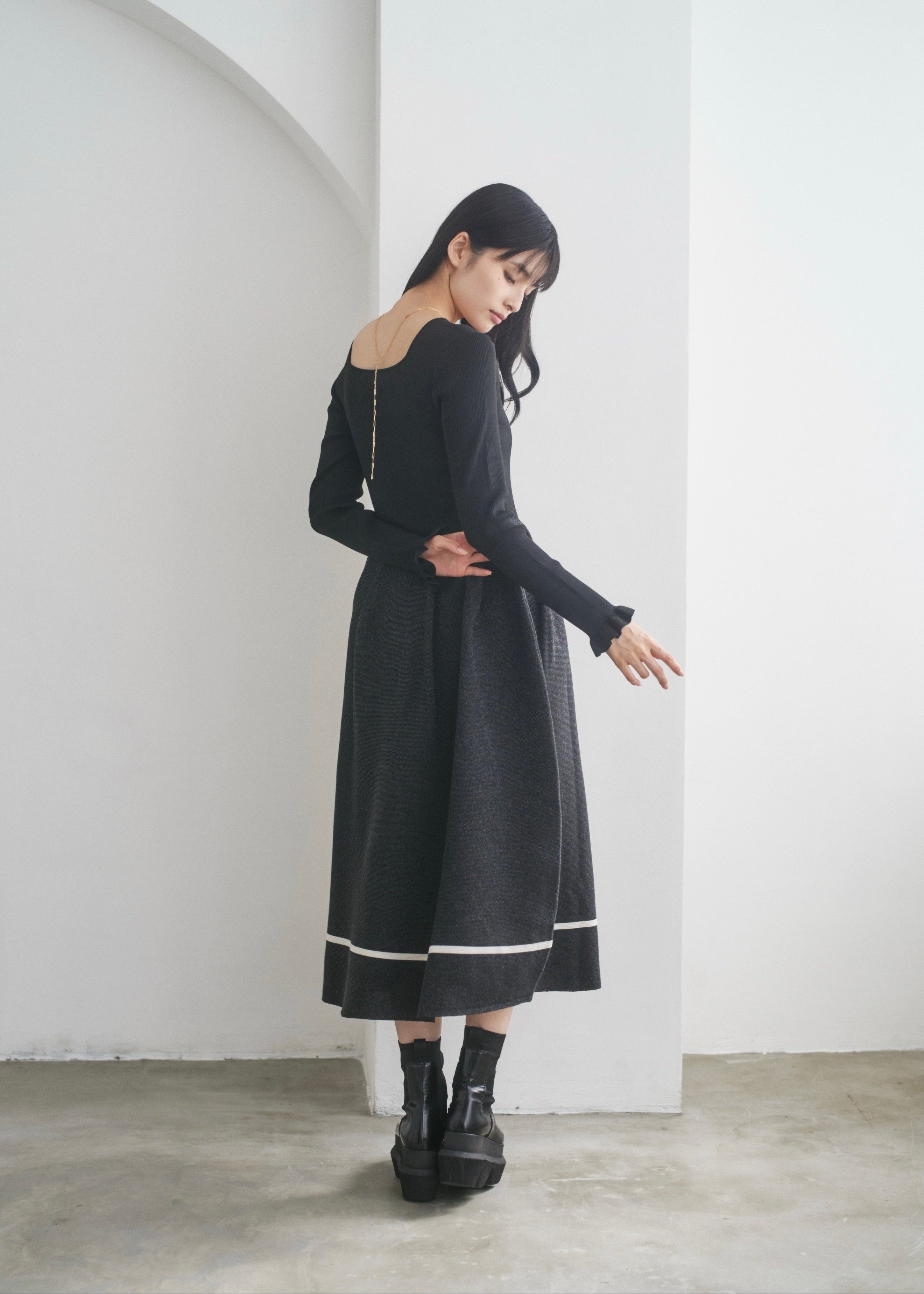 新品タグ付き　CONNSE ラメワンピース ワンピース – CONNSE