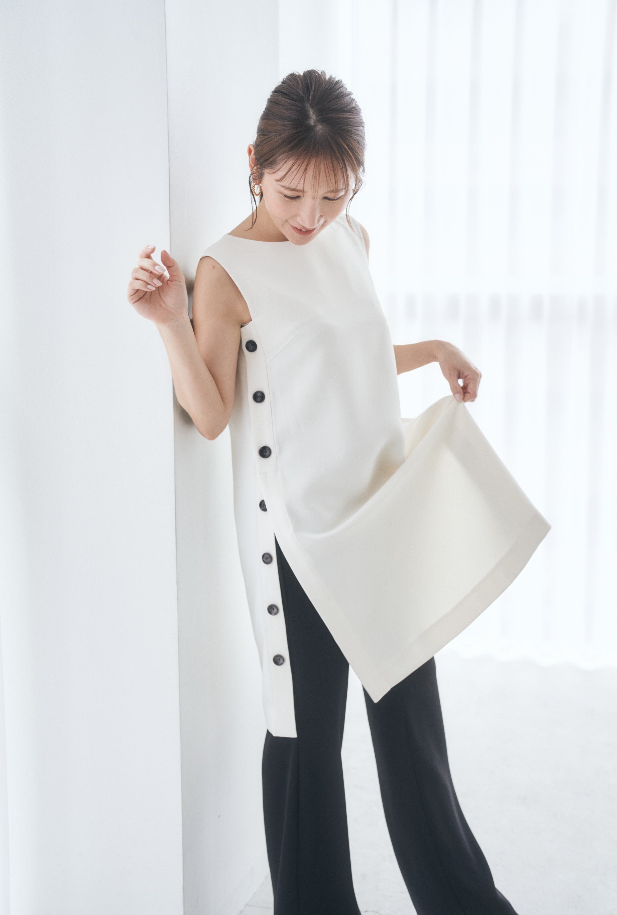 Connse　サイドボタン２wayワンピース　ホワイト Sサイズ サイドボタン2wayワンピース – CONNSE